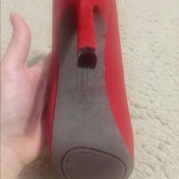 🔻New Steve Madden red suede peep-toe heels - Picture 4 of 5
